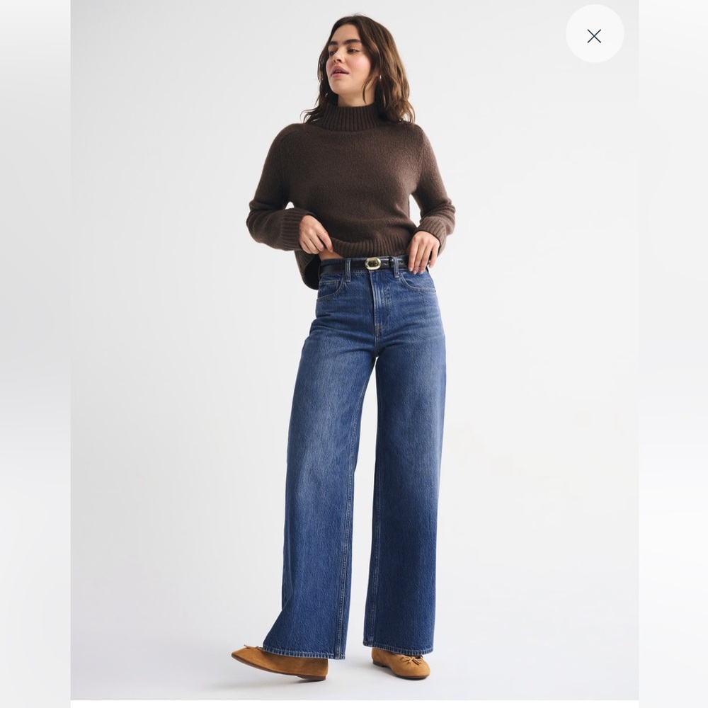 Abercrombie & Fitch Women's High-Rise Wide Leg Jeans in Dark Blue